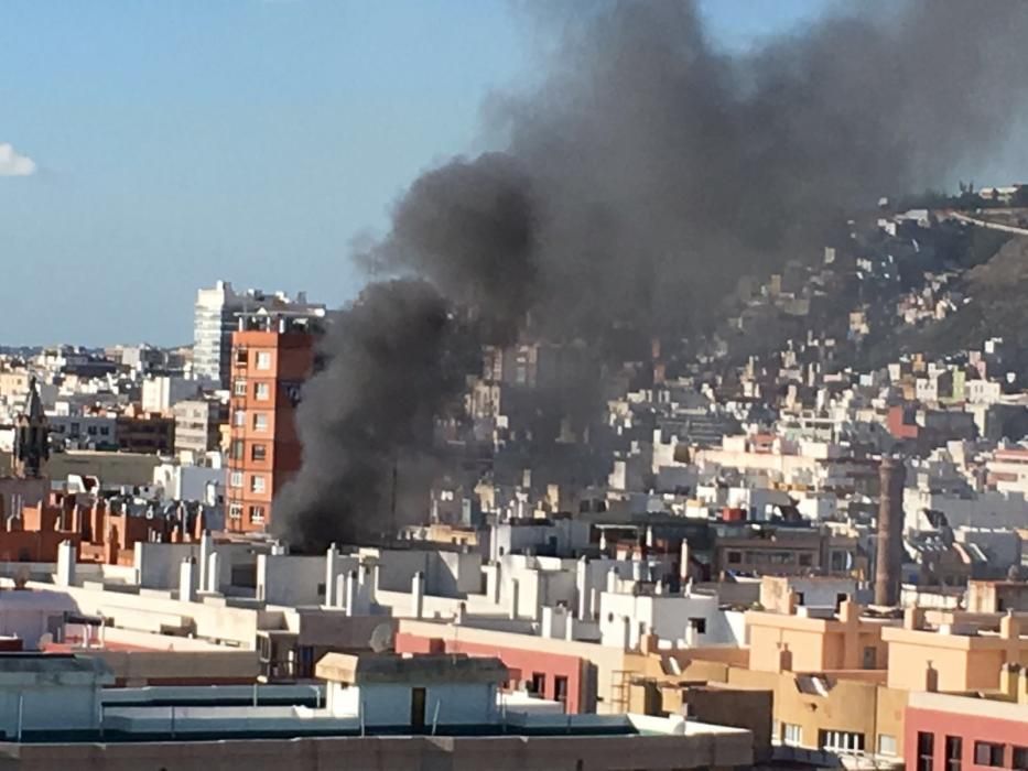 Incendio en una vivienda en León y Castillo