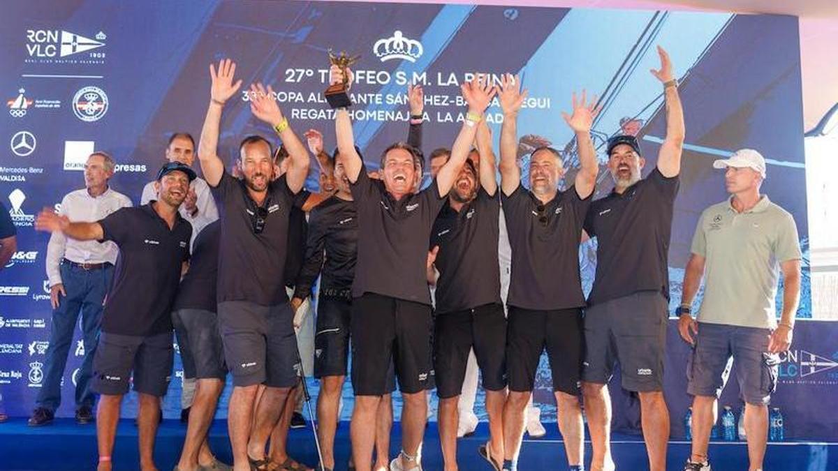 El equipo Vithas Urbania celebra el triunfo en la clase ORC 0 en el Trofeo SM La Reina.