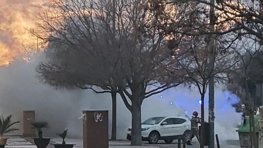 Alarma al incendiarse un coche en la Ronda Sur de Murcia