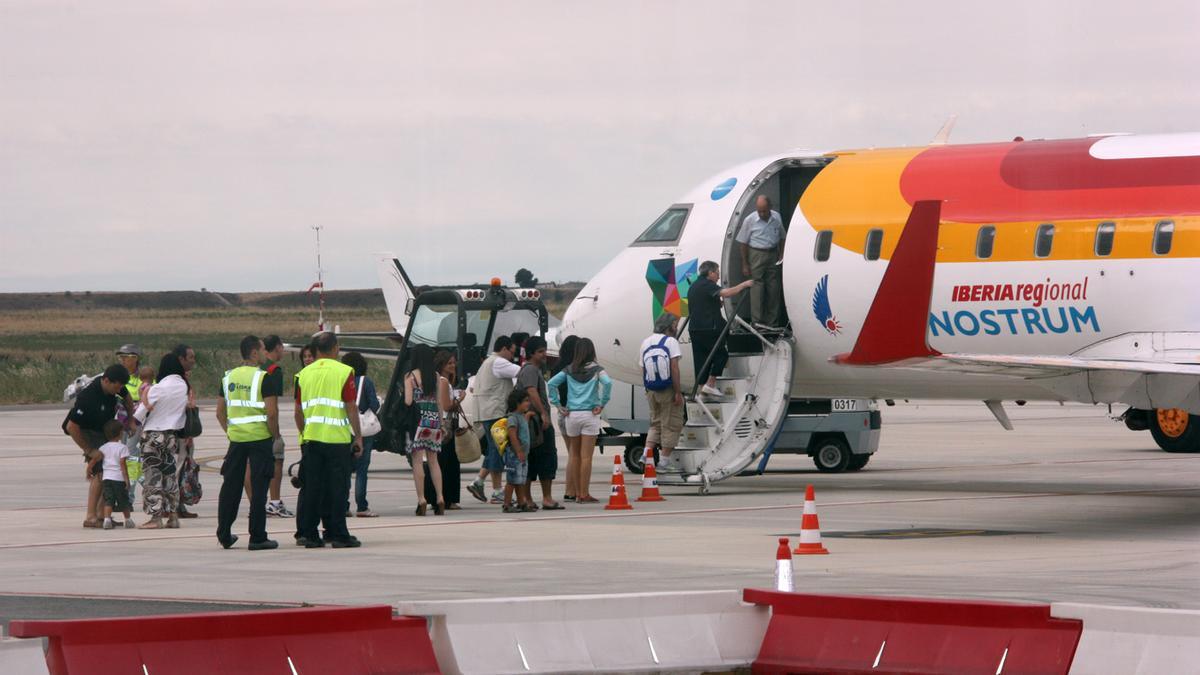 Un avió d&#039;Air Nostrum a l&#039;Aeroport de Lleida-Alguaire