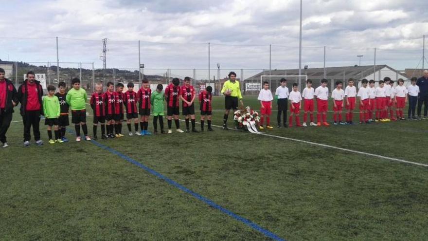 El nieto de Quini dedica tres goles a su abuelo