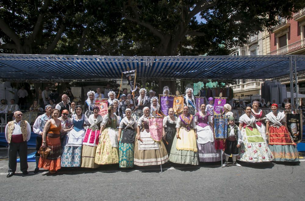 Hogueras 2019: El sábado festero arranca con el desfile de recogida de premios.