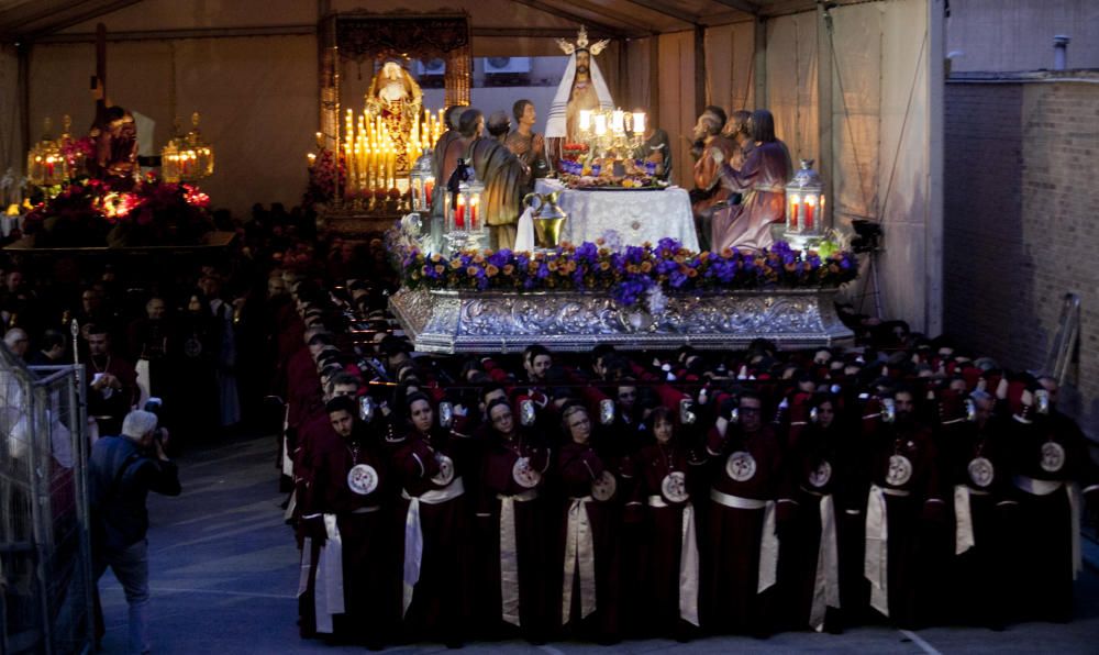 La Santa Cena procesiona por Alicante