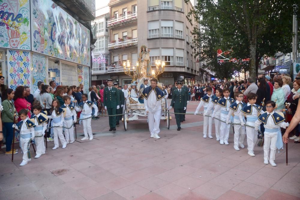 Pontevedra arropa con devoción a su Virgen