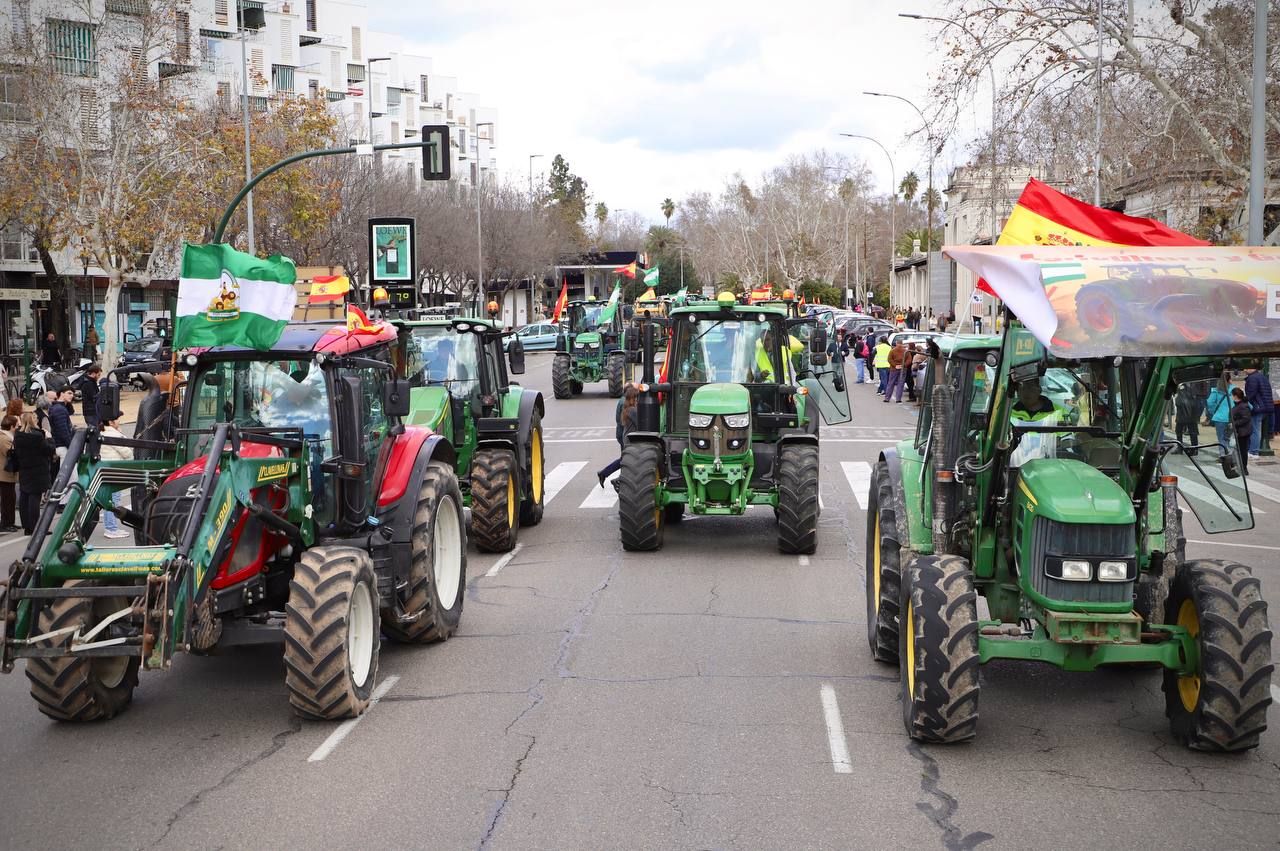 Una tractorada entra en la capital cordobesa para exigir mejoras en el campo