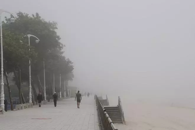 Samil se cubre de niebla después de un fin de semana de lleno absoluto