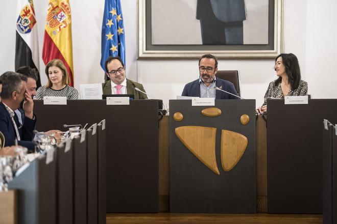 Galería | Así fue el pleno de la Diputación de Cáceres