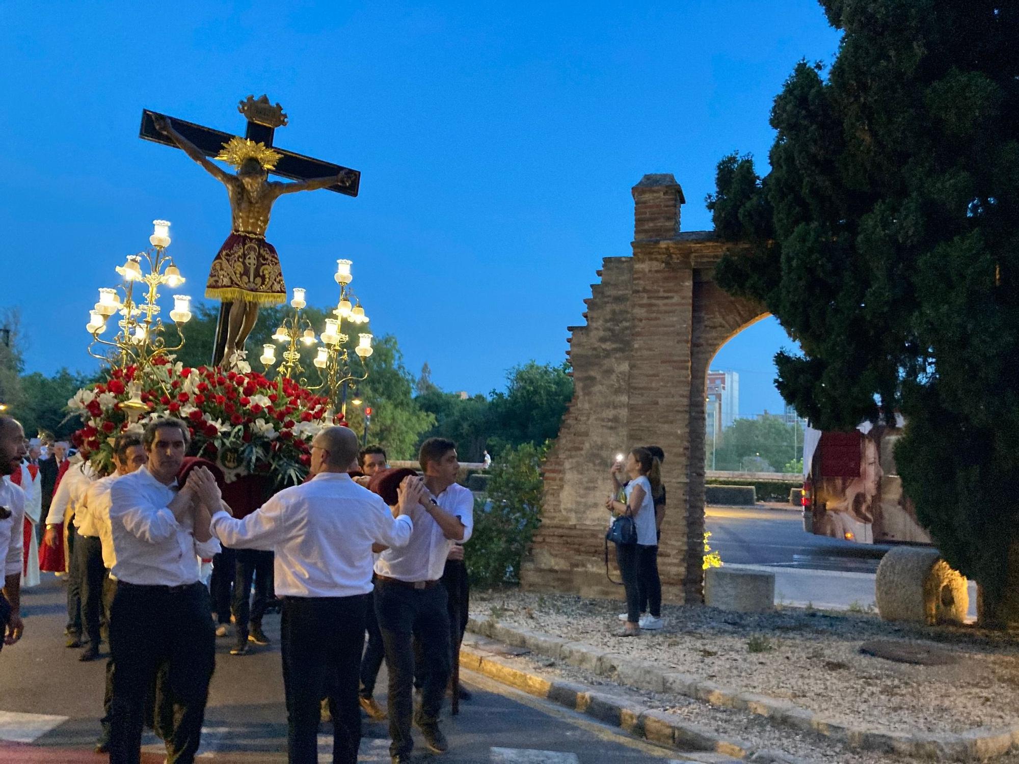 Carmen, Nerea, las cortes y las fallas de Zaidía acompañan al Cristo de la Fe