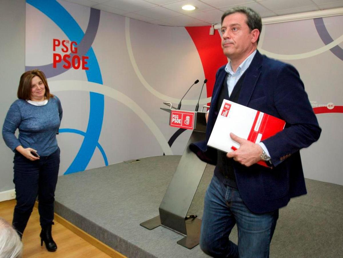 TRISTE ADIÓS. Gómez Besteiro, con cara de circunstancias el día que comunicó su decisión de abandonar la dirección de su partido. Foto: F.B.