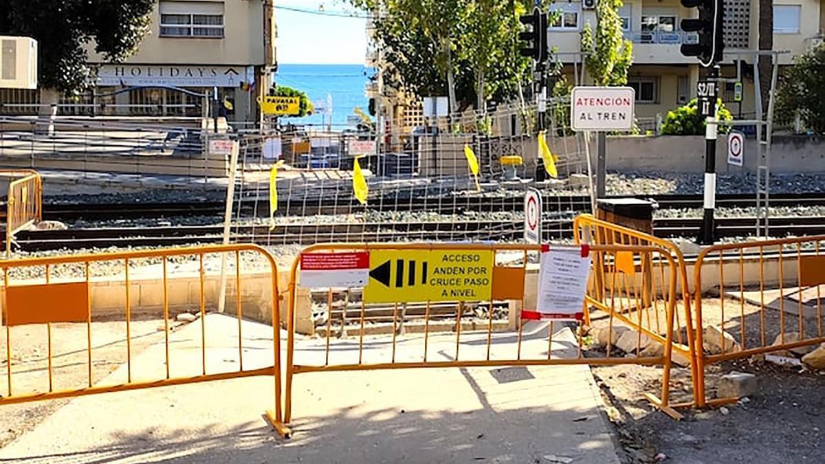 Paso peatonal cortado en la estación del TRAM de Altea.