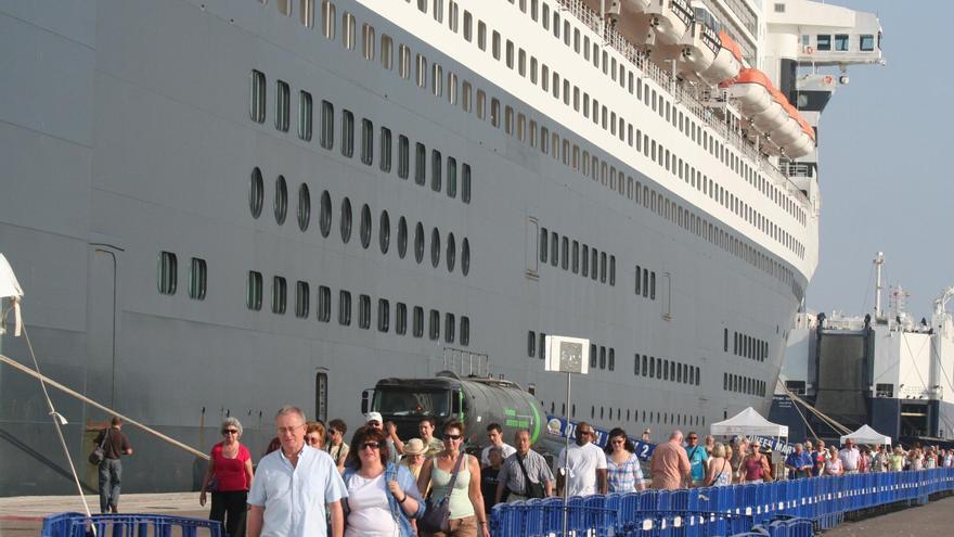 Catalá pactará con el puerto el tamaño de los cruceros que no podrán venir a València en 2026