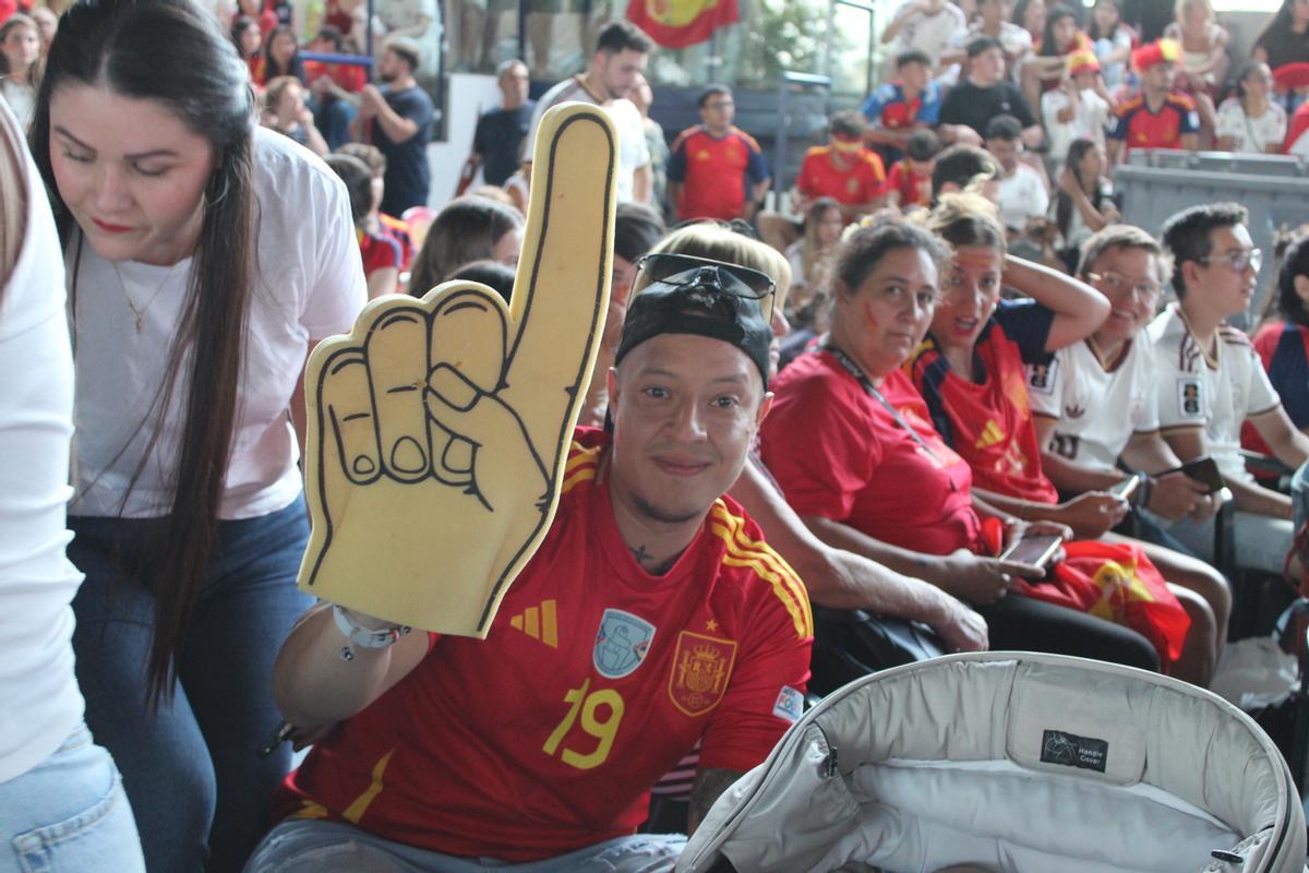 Fotogalería | Badajoz vive con emoción y nervios el Francia-España