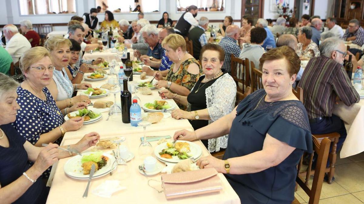 Mayores, ayer, en la Festa da 
Primavera.  | // BERNABÉ/ANA AGRA