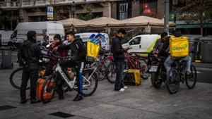 Glovo estudia contractar repartidors amb el model de Just Eat i Amazon
