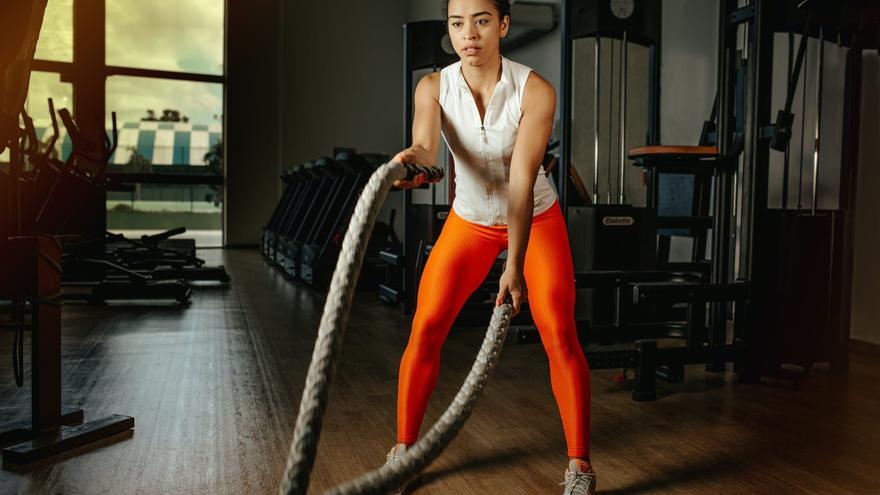 El ejercicio de moda que arrasa en gimnasios para quemar grasa y perder hasta cinco kilos en un mes