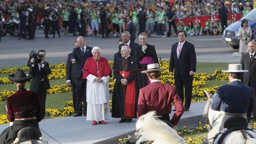 Benedicto XVI recorre las calles de Madrid