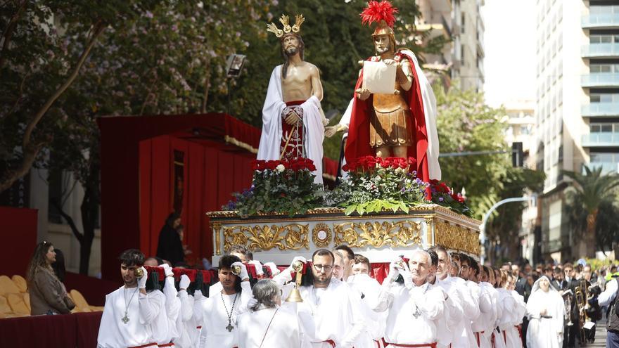 La Sentencia de Jesús deslumbra en la mañana del Viernes Santo en Alicante