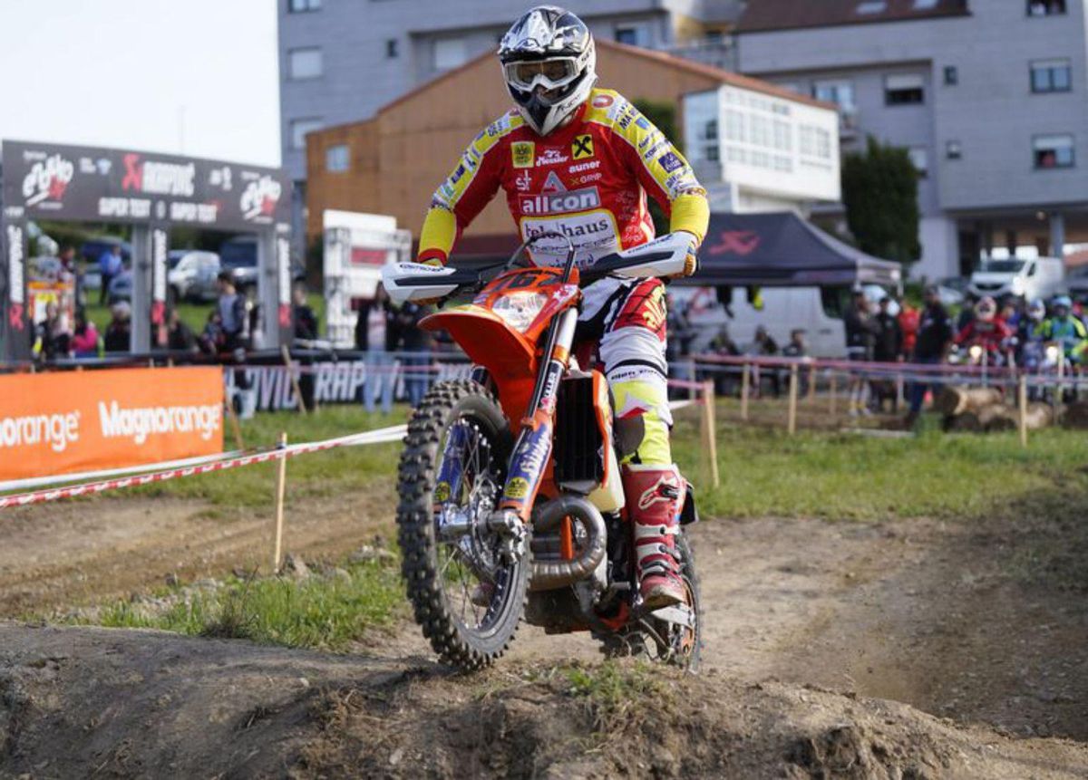 Werner Müller, con su KTM. | // BERNABÉ/ANTÓN FONDEVILA