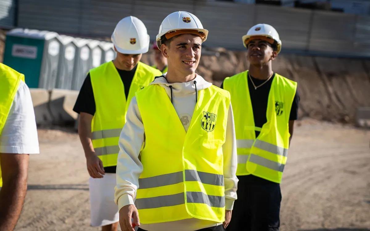 Laporta visita las obras del Spotify Camp Nou junto a Deco, Flick, Lamine Yamal, Gavi y Pedri