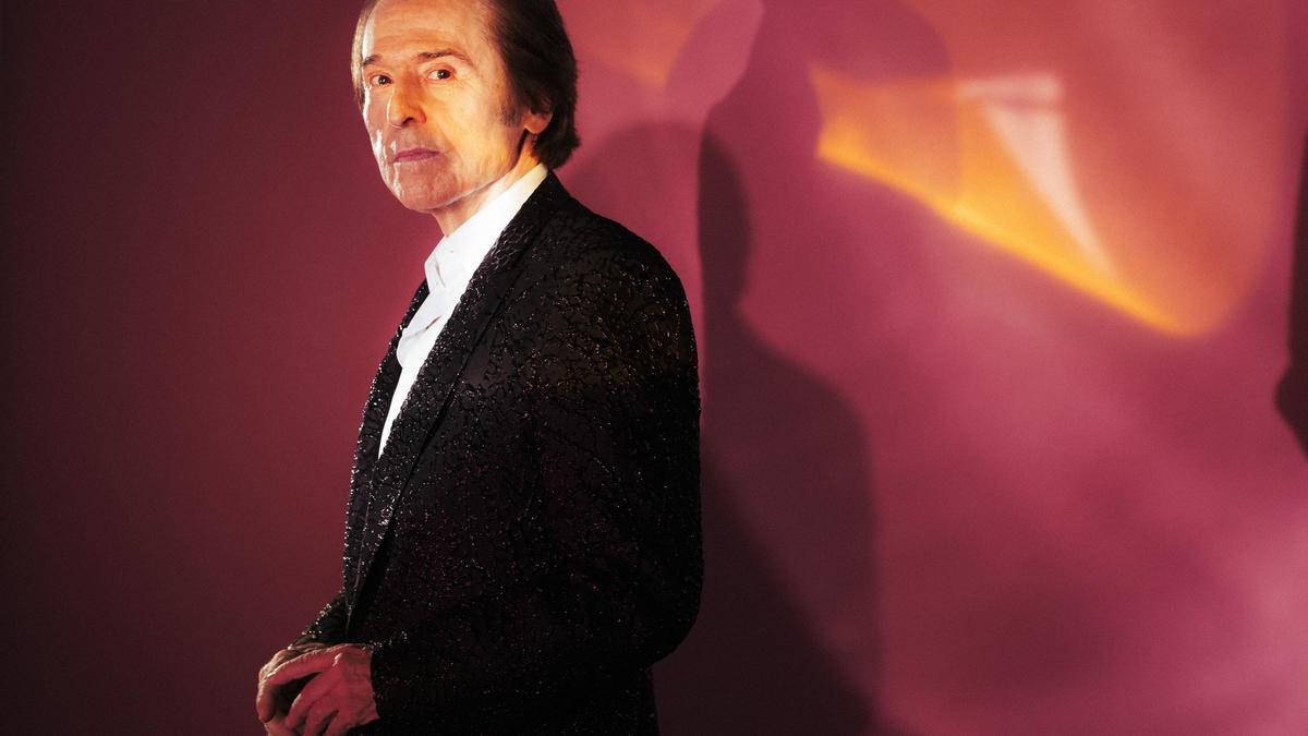 Raphael actúa este sábado en el Roig Arena dentro de su gira «Raphaelísimo».