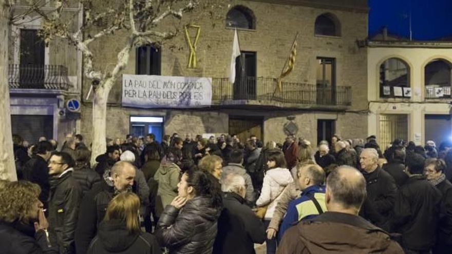 Balsareny rebutja en una concentració la violència dels ultres al municipi