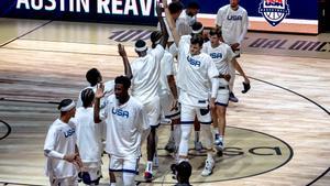 EEUU, en el torneo de Málaga. Jaren Jackson, Kessler, Reaves y Haliburton chocan manos en su presentación