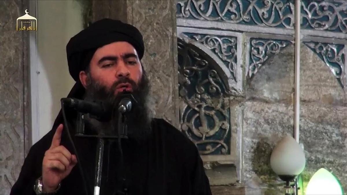 Captura de vídeo de la imagen del líder del Estado Islámico Al Baghdadi, llamando a los yihadistas a resistir en Mosul.