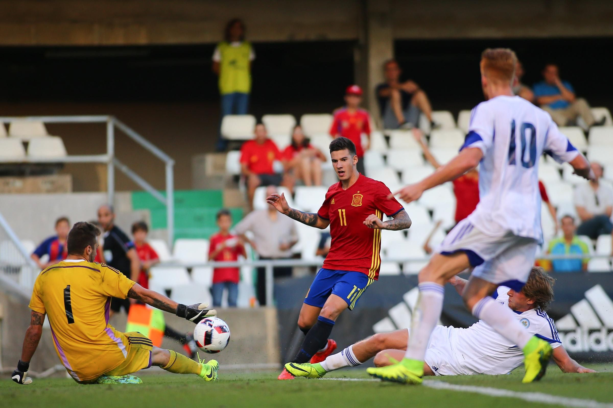 Galería | Búscate en las últimas visitas de la selección española al SkyFi Castalia