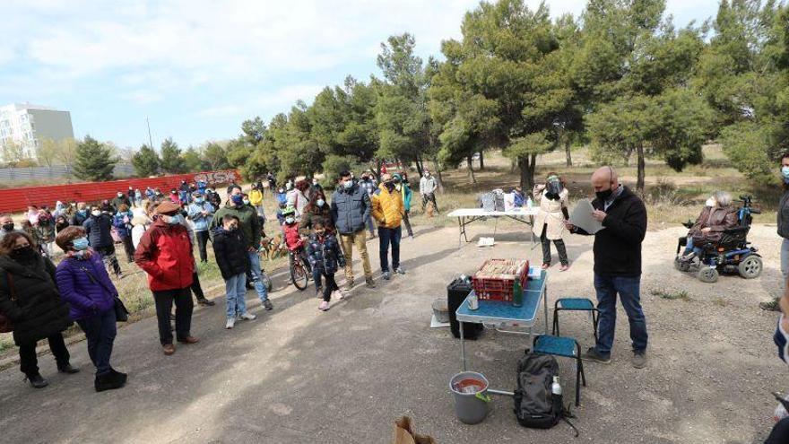 Más de cien personas piden en Valdespartera que se respete un pinar