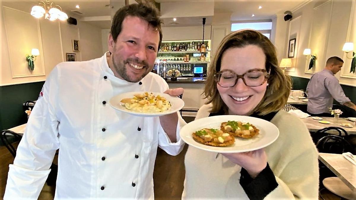 El chef Roger Nasarre y la propietaria de Grace, Patricia Trejo, con dos de los platos del restaurante.