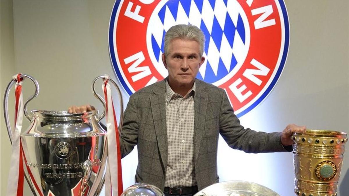 Jupp Heynckes posa con los cuatro títulos conseguidos con el Bayern en la temporada 2012-13.