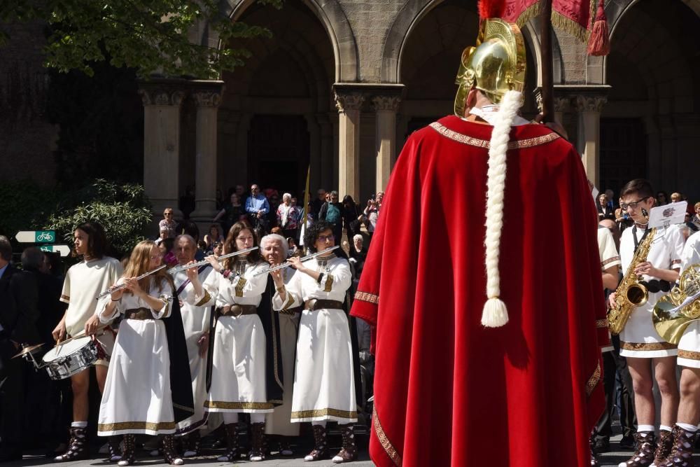 Benedicció de Rams davant l'església de Crist Rei de Manresa i desfilada dels Armats