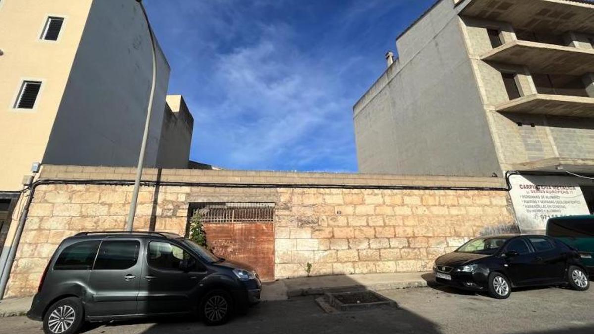 El edificio de cuatro plantas se construirá en la calle Rafel Ferrer Massanet. | S.S.