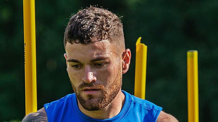 Javi Galán, durante un entrenamiento con la SD Huesca  | SD HUESCA