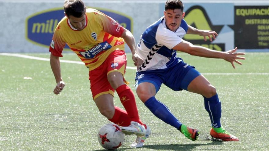 El Alcoyano se aleja de la cabeza