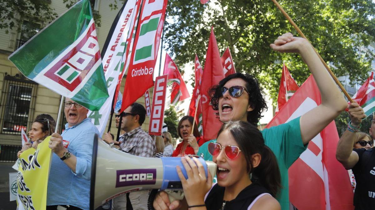 Los docentes cordobeses salen a la calle por una enseñanza pública de calidad