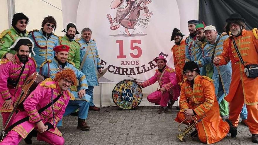 La comparsa Vou nun Bou cumple en este 2018 &quot;15 anos de carallada&quot; y han agotado sus discos. // VNB