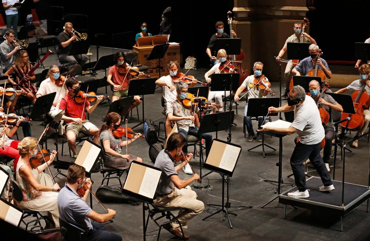 La Orquesta y Coro del Liceu, el pasado septiembre, en su primer ensayo en el coliseo tras el cierre del teatro por la pandemia.