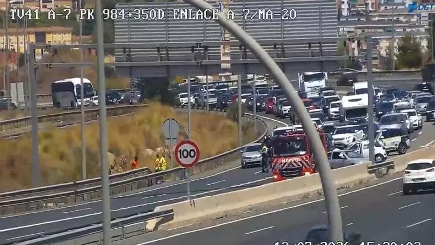 Un accidente en la A-7 en sentido Torremolinos corta los carriles izquierdo y central izquierdo