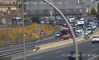 Un accidente en la A-7 en sentido Torremolinos corta los carriles izquierdo y central izquierdo