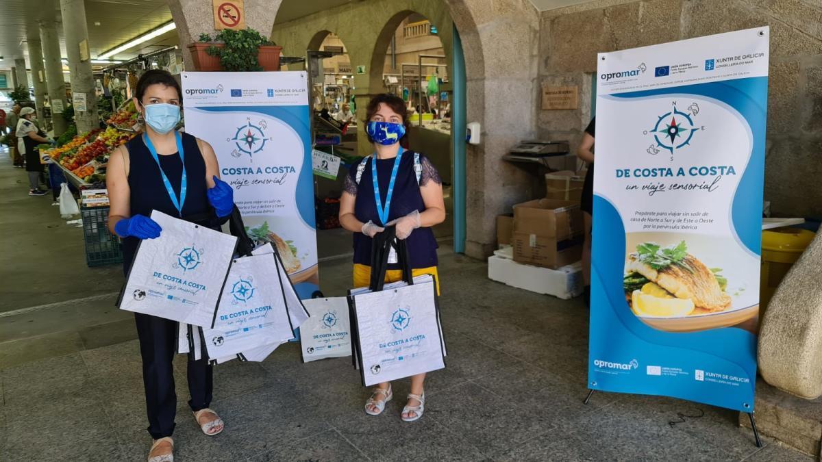 La presentación incluyó el reparto de bolsas con envases de pescado marinado y recetas