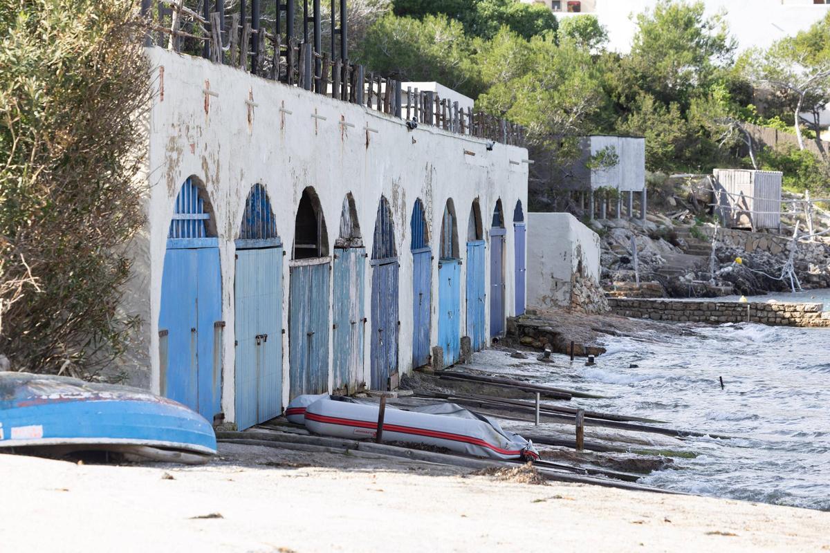 Imágenes de las casetas varadero en el puerto de Portinatx Imágenes de las casetas varadero en el puerto de Portinatx