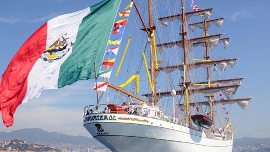 La bandera de México ondea en el Cuauhtémoc.