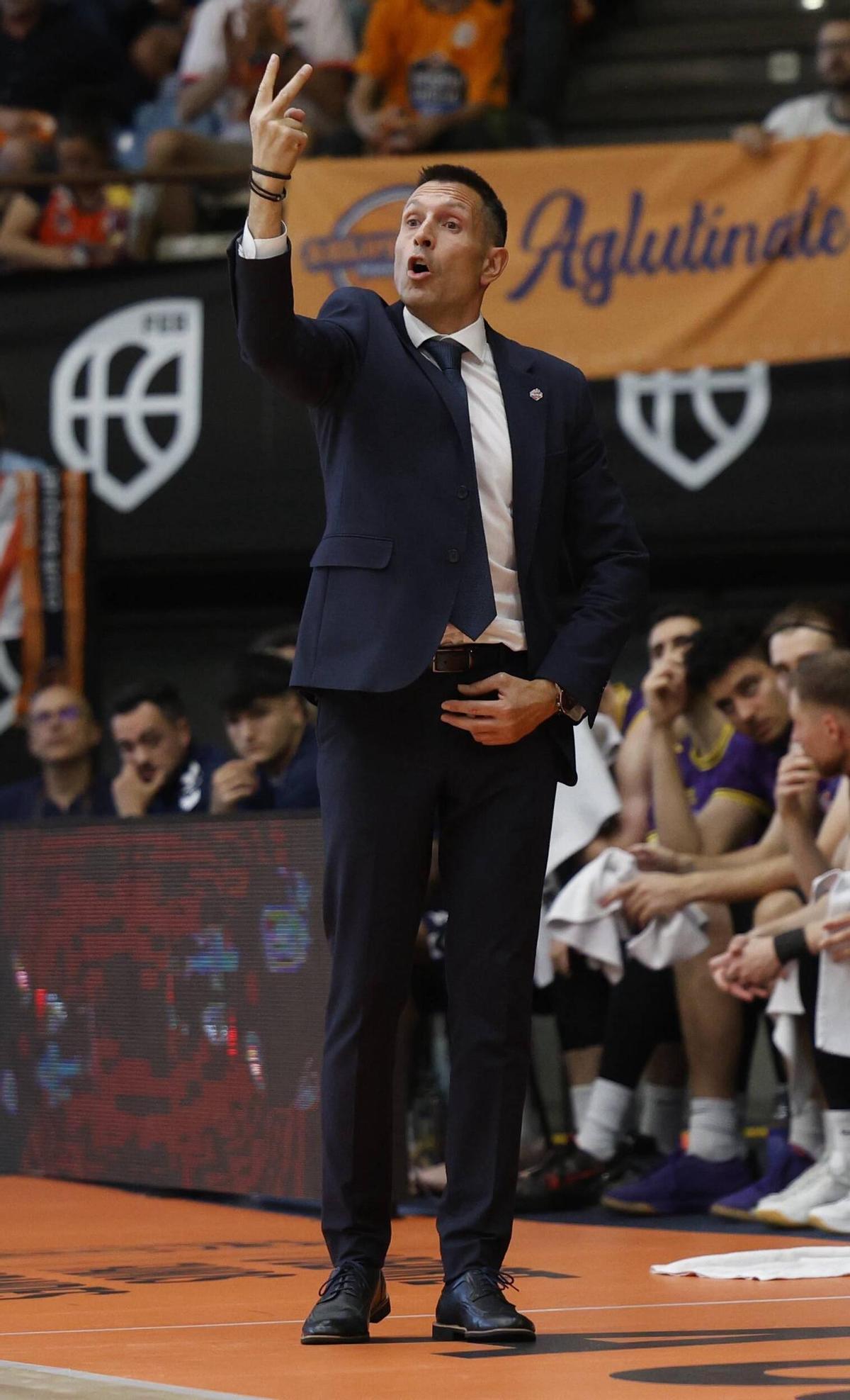 El Estudiantes-Alimerka Oviedo Baloncesto, en imágenes