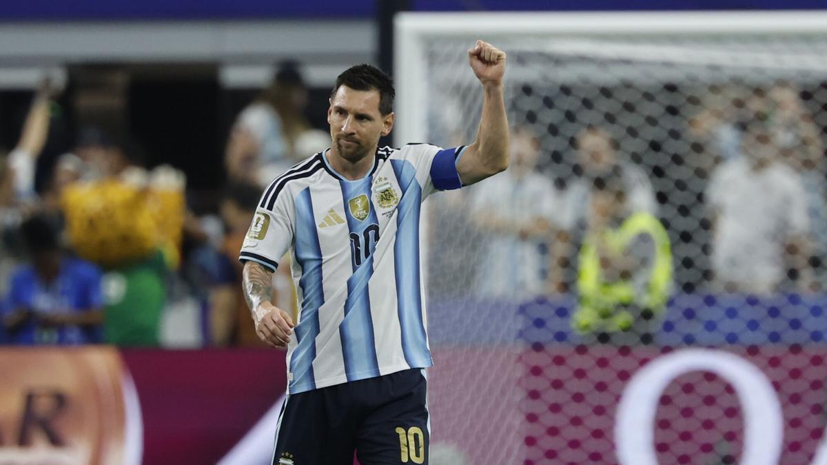 El delantero de Argentina Lionel Messi celebra su gol 17 en los Mundiales, lo que lo convierte en máximo anotador del torneo en 96 años de disputa. EFE/Mariscal