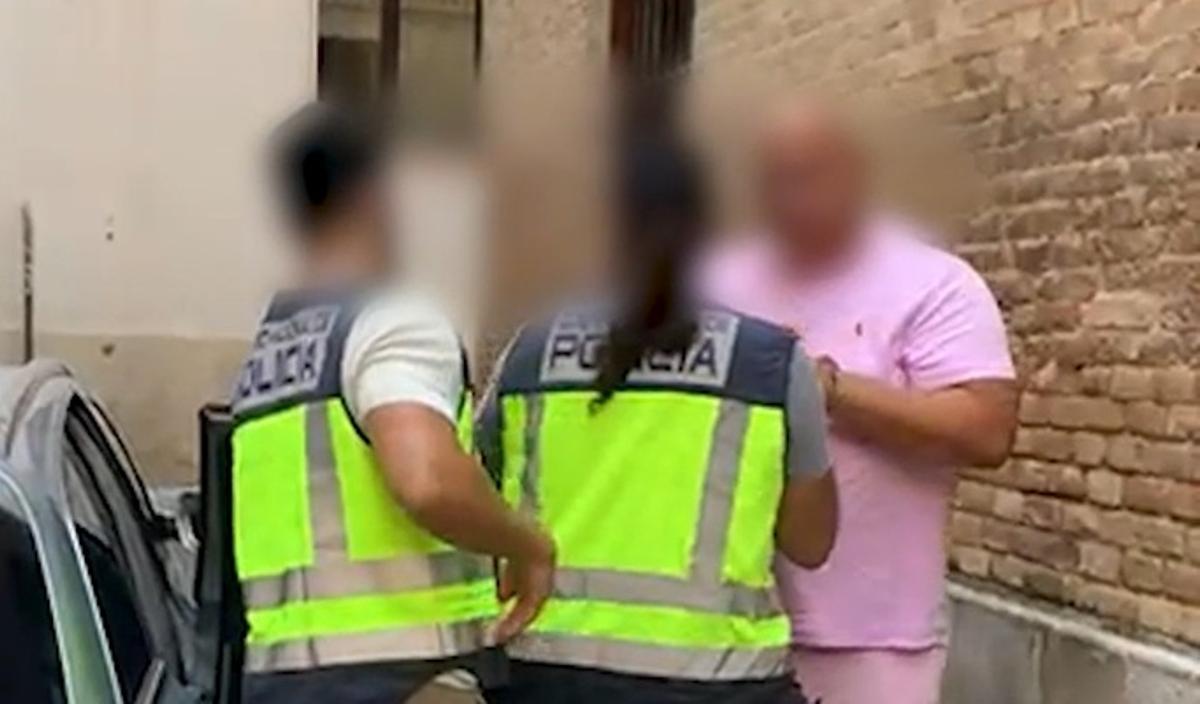 Traslado del fugitivo detenido en Pilar de la Horadada.