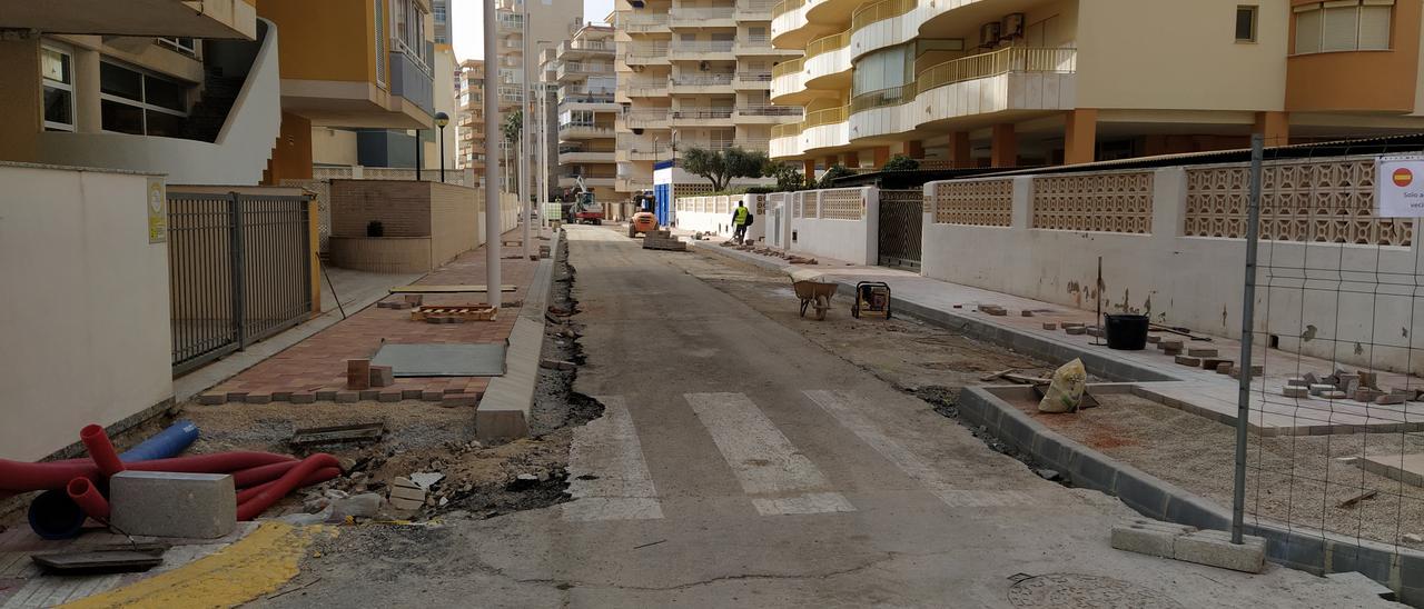 Obras en la avenida Blasco Ibáñez de la playa de Tavernes, ayer