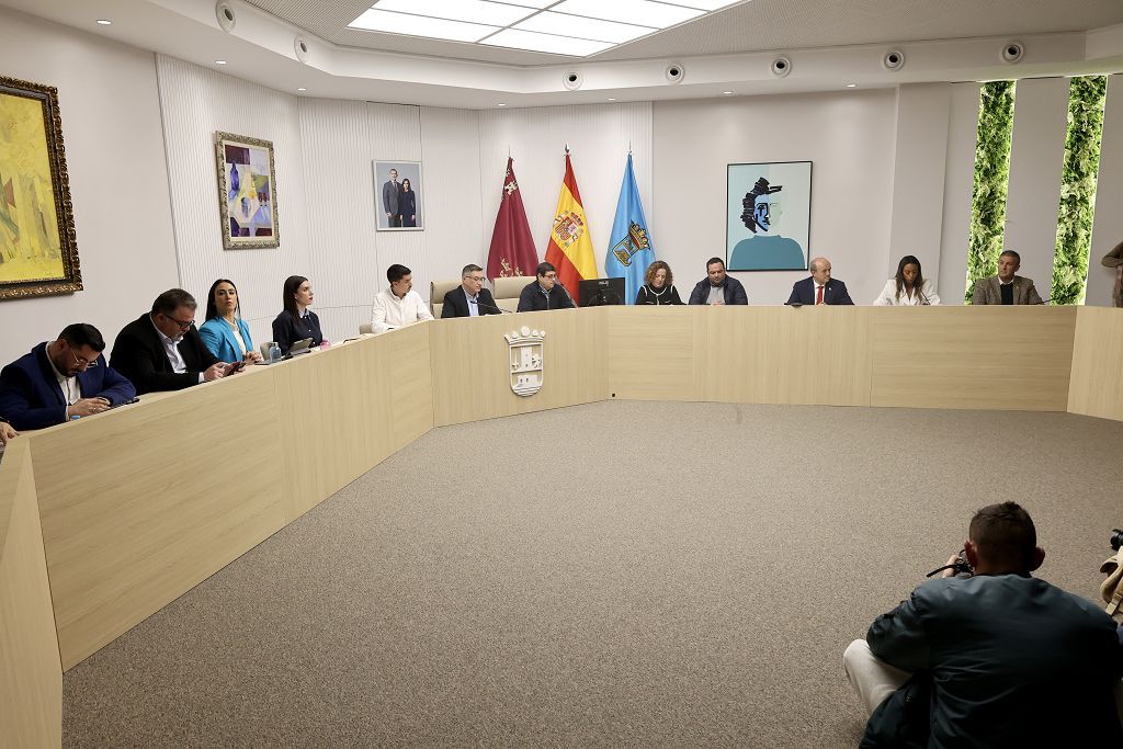 Las imágenes de la moción de censura en Alhama de Murcia