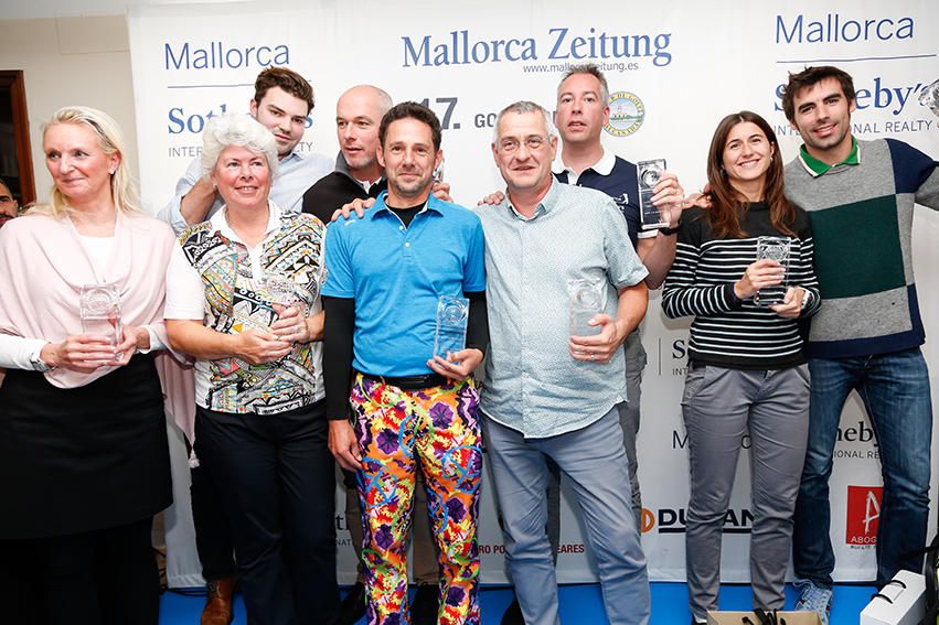 Könner und Glückspilze: Preisträger und Tombola-Gewinner des MZ-Golfturniers 2018.