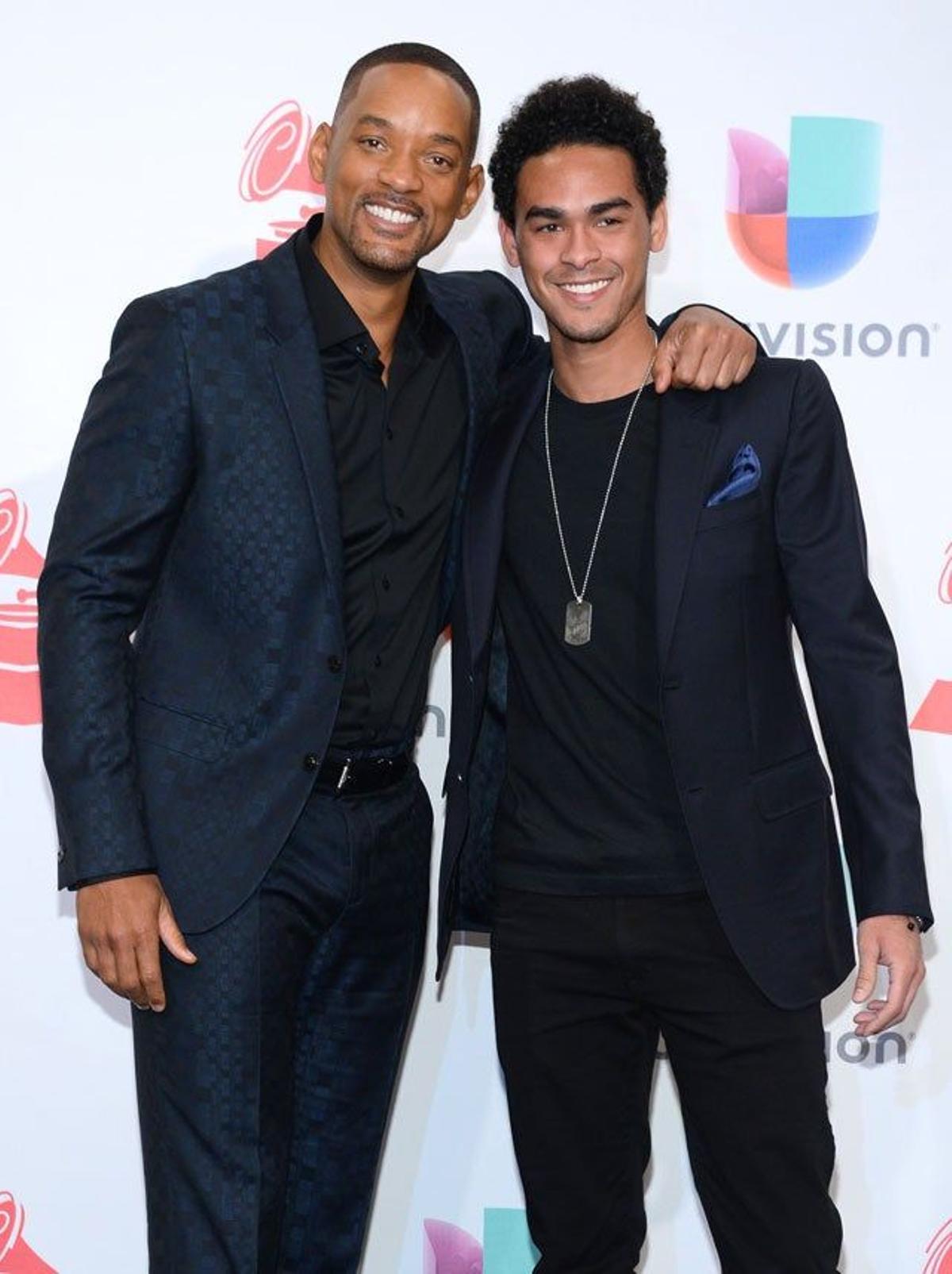 Will Smith y su hijo mayor Trey Smith, en la alfombra roja de la gala Grammy latinos 2015